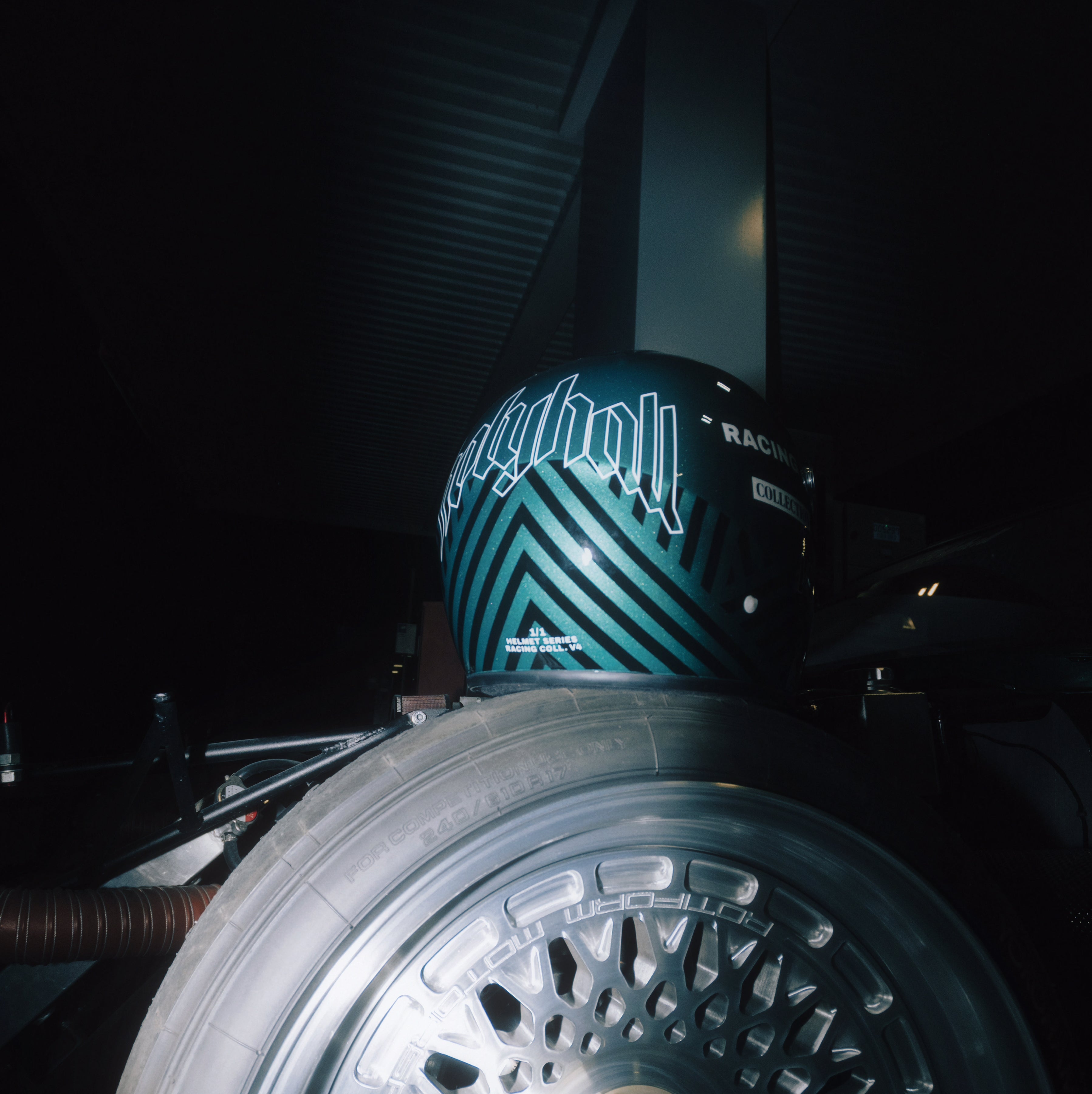 LIMITED HOLYHALL RACING V4 HELM 1/1